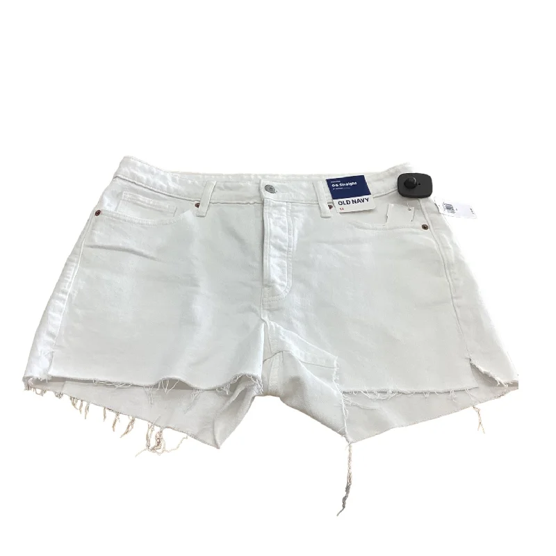 women's adventure shortsWhite Shorts Old Navy, Size 12