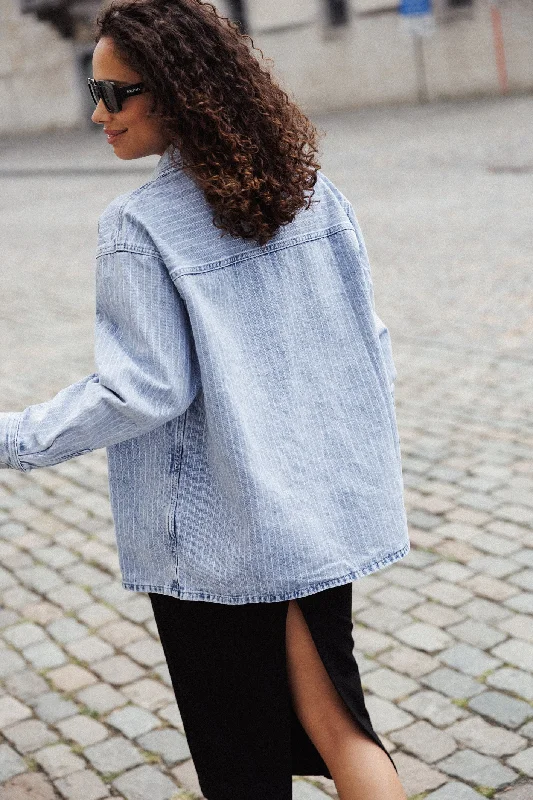 women's tops for those who want to stay on top of the latest fashion trends and wear pieces that are both stylish and on-trendSela Denim Shirt